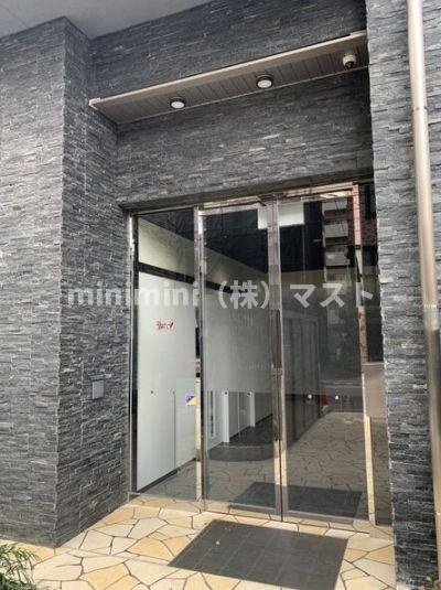 フォーリアライズ難波フィデルのエントランス