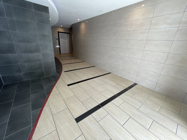 セレニテ中崎町リアンのロビー