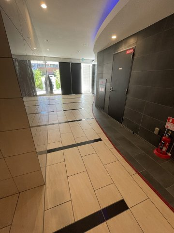 セレニテ中崎町リアンのロビー