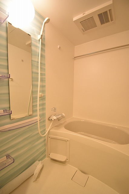 セレニテ中崎町リアンの浴室