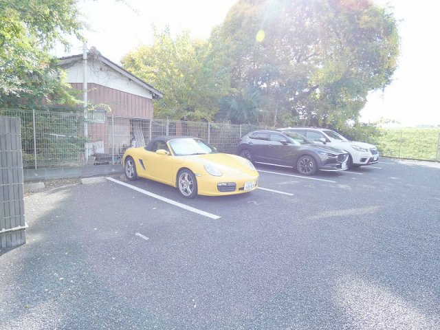 プリマヴェーラの駐車場