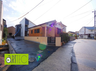 【前面道路含む現地写真】 | 【前面道路】
前面道路は毎日の駐車の出し入れで大事なポイントです！
車種によっても便利・不便がありますのでご確認ください♪