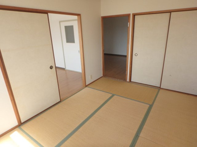 【和室】 | グロリオーサ甲東 | 明るい光が射し込む陽だまり空間
