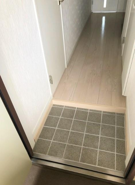 シンシア四番館の玄関