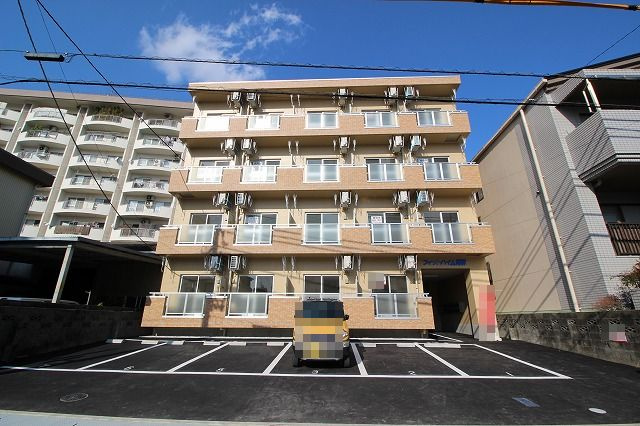 フィットハイム青柳の駐車場|車をお持ちの方に嬉しい駐車場付きの物件です