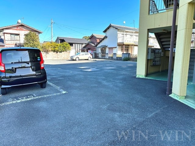 サニーマンション戸田の駐車場