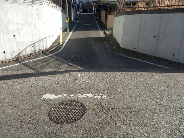 【前面道路含む現地写真】 | 八王子市山田町　売地 | 前面道路東側