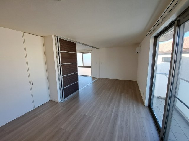 プレミアムコート甲子園の居間・リビング