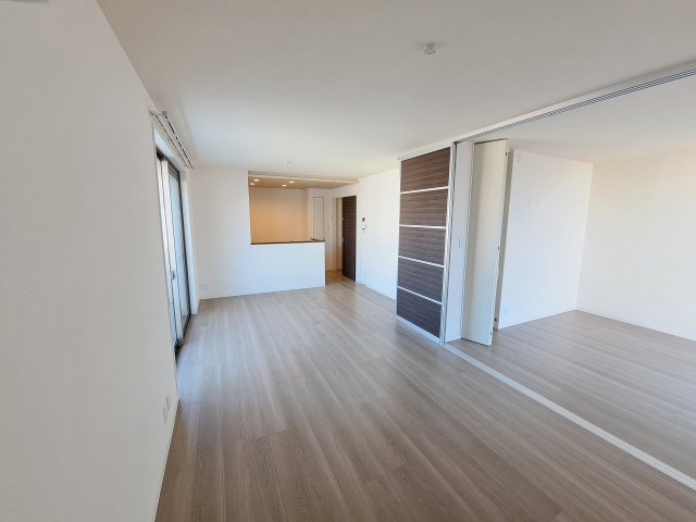 プレミアムコート甲子園の居間・リビング