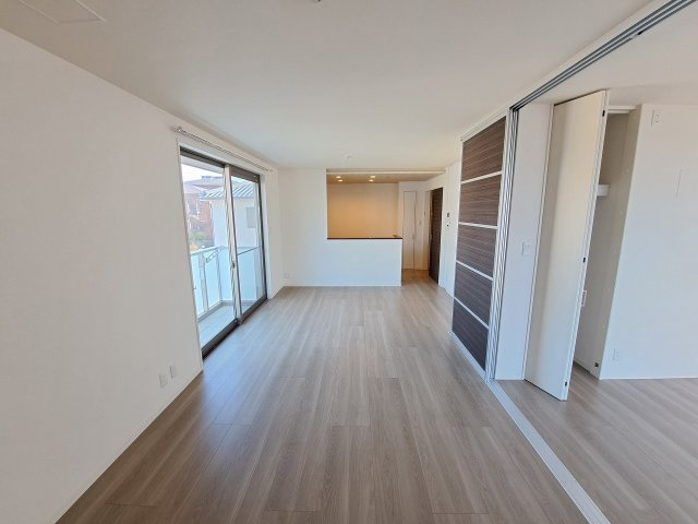 プレミアムコート甲子園の居間・リビング