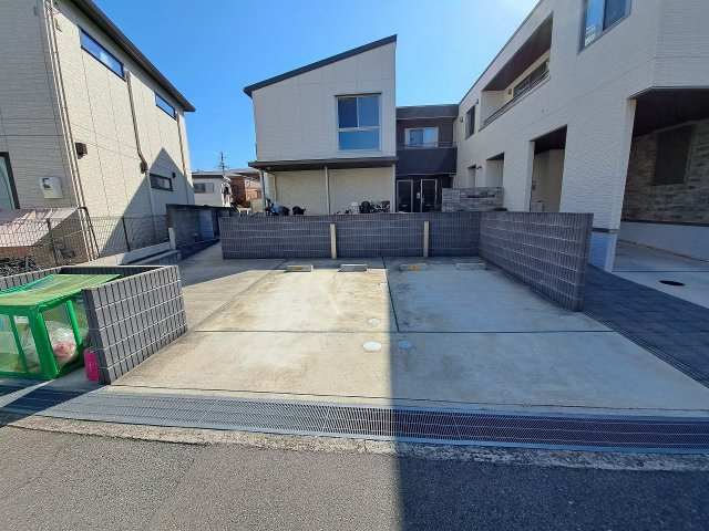 プレミアムコート甲子園の駐車場