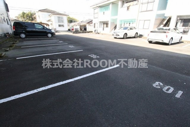 ラインマンション3の駐車場|駐車場に車を止められます