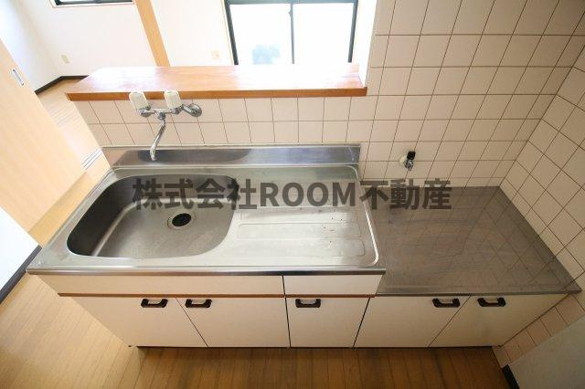 センチュリー21金田　E棟のキッチン|コンパクトなキッチンで掃除もラクラク