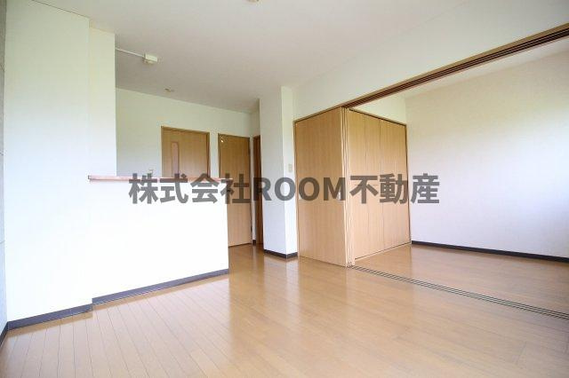 センチュリー21金田　E棟の居間・リビング|使いやすい居間です