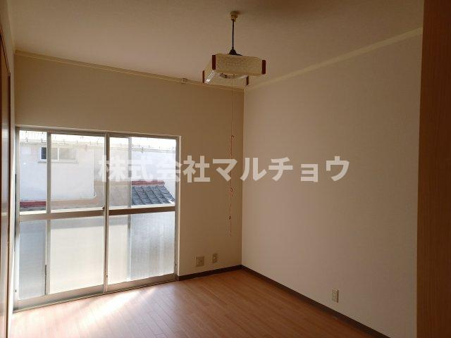 まるよしマンションの洋室|スタンダードな洋室です