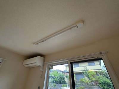 【設備】 | リーフM | リビングダイニングキッチンにある室内物干しです！雨の日やお出掛け時の室内干しにとても便利☆花粉や梅雨の時期に重宝しますね♪