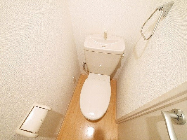 パールタウンのトイレ|落ち着いた色調のトイレです