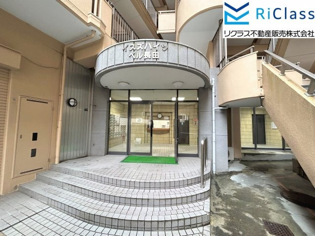 イスズハイツベル長田のエントランス|落ち着いたエントランスです