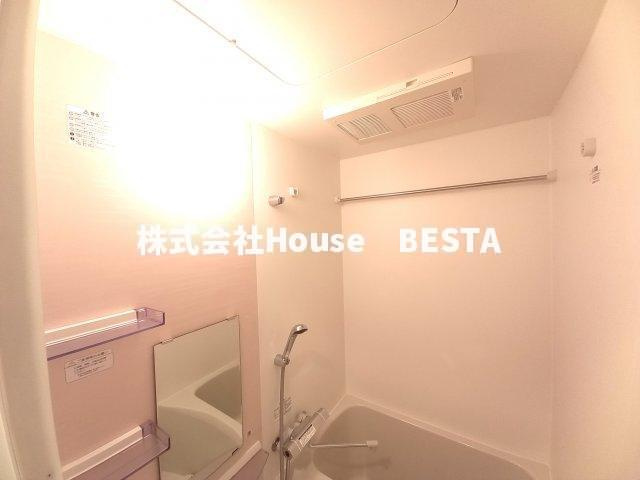 CREST TAPP 神戸湊町 NOIRの浴室