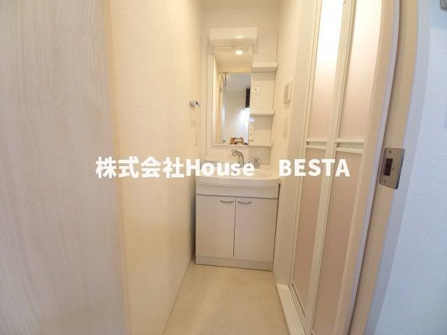 CREST TAPP 神戸湊町 NOIRの独立洗面台