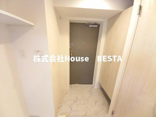 CREST TAPP 神戸湊町 NOIRの玄関