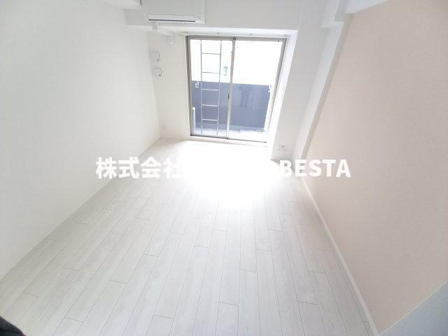 CREST TAPP 神戸湊町 NOIRの居間・リビング