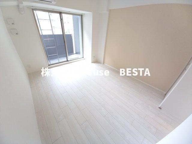 CREST TAPP 神戸湊町 NOIRの洋室