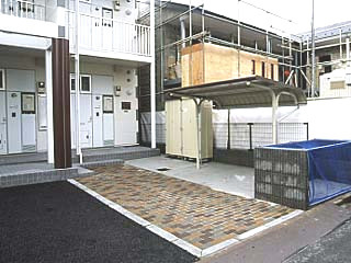 【エントランス】 | 中央