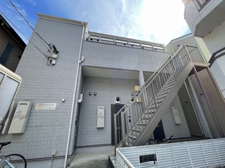 【外観】 | 東急田園都市線「藤が丘」駅まで徒歩5分！ドラッグストアやスーパーが近くてお買い物にも便利な立地の2階建てアパートです♪