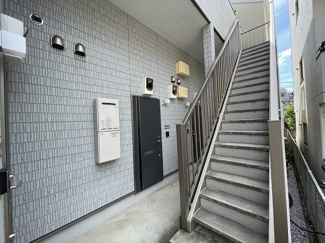 【その他共用部分】 | 共用廊下です♪雨に濡れずにお部屋に入ることができ、荷物が多い日も便利ですね☆
