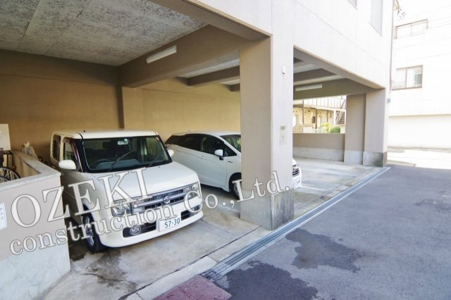 トーア蒲生マンションの駐車場