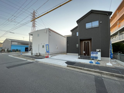 【外観】 | 守山区脇田町21-1期　＜仲介手数料無料＞大森小・大森中　新築一戸建て | 撮影
社長の村田です！
自らプレイヤーとして営業しています
長年の経験と実績から皆様により良いマイホーム購入のご提案をいたします。
住宅ローンの不安や購入後の不安等何でもご相談ください。