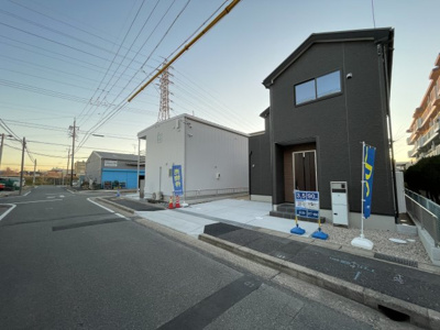 【外観】 | 守山区脇田町21-1期　＜仲介手数料無料＞大森小・大森中　新築一戸建て | 撮影
社長の村田です！
自らプレイヤーとして営業しています
長年の経験と実績から皆様により良いマイホーム購入のご提案をいたします。
住宅ローンの不安や購入後の不安等何でもご相談ください。