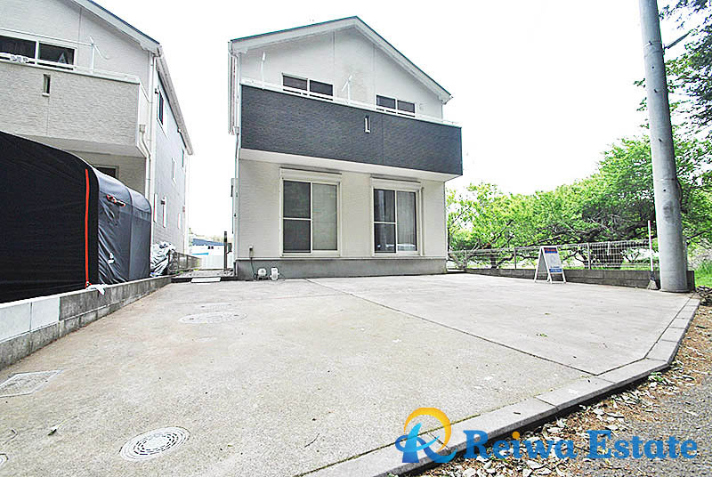 【弊社専任】中古戸建　茅ヶ崎市堤の駐車場|カースペース並列3台可能
