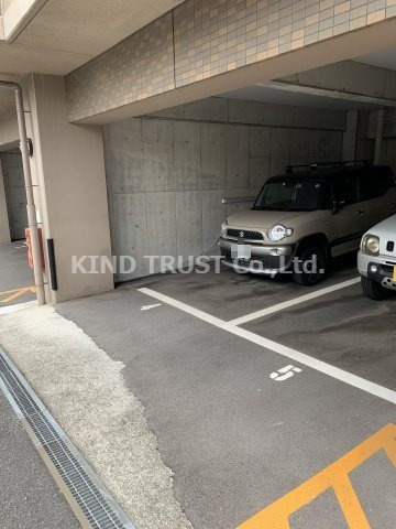 ラナップスクエア天満プライムの駐車場|車をお持ちの方に嬉しい駐車場付きの物件です