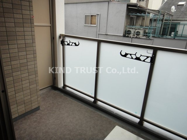 レオンコンフォート梅田北のバルコニー|外からの目が気にならないバルコニーで洗濯物が干せます