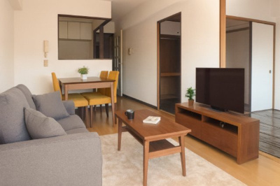 【居間・リビング】 | フジタマンション | ※家具・小物類はイメージです。物件には含まれません。