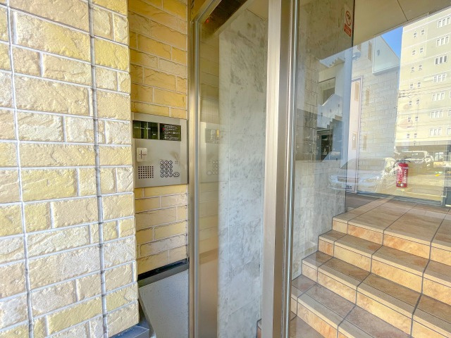 フレンテ・カルポートのエントランス|毎日通るエントランスはこのようになっています