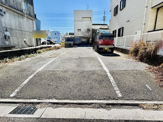 フレンテ・カルポートの駐車場