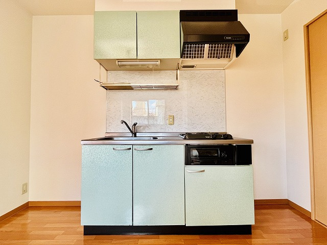 フレンテ・カルポートのキッチン|コンパクトなキッチンで掃除もラクラク