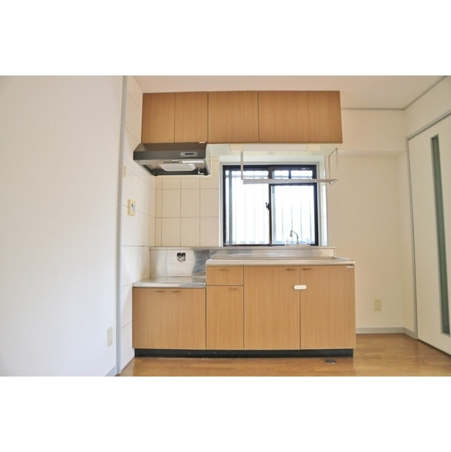 ラカーサ　アルタのキッチン|明るい流し台