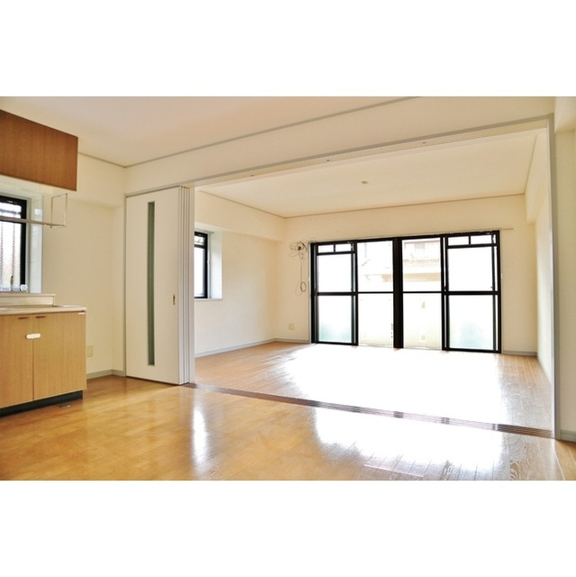 ラカーサ　アルタの居間・リビング|ＬＤＫとしても利用可