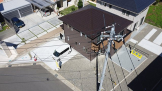 【前面道路含む現地写真】 | 建物上空からの写真。