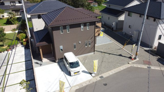 【前面道路含む現地写真】 | 建物上空からの写真。