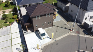【前面道路含む現地写真】 | 建物上空からの写真。
