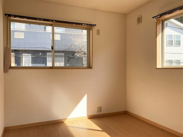 【洋室】 | □■小田原市国府津 中古戸建■□ | 全居室2面採光です。