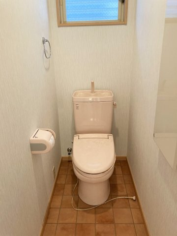 【トイレ】 | □■小田原市国府津 中古戸建■□ | 各階にトイレが設置されています。