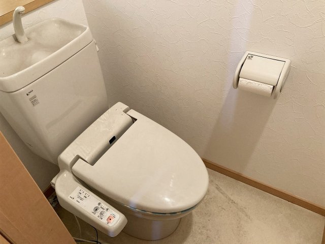 【トイレ】 | □■小田原市国府津 中古戸建■□ | 各階にトイレが設置されています。