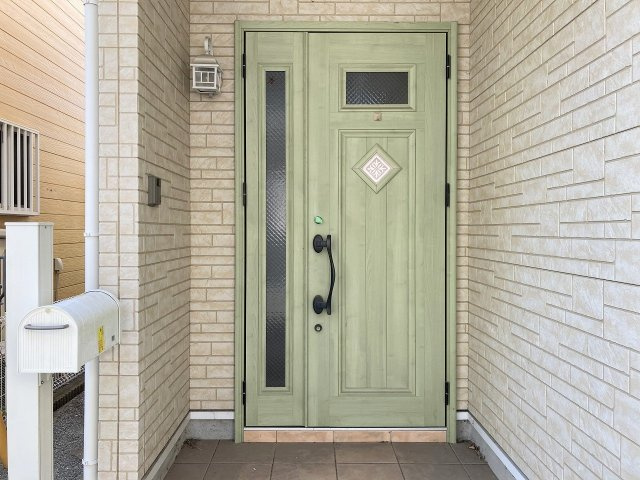 【玄関】 | □■小田原市国府津 中古戸建■□ | モスグリーンのお洒落な玄関