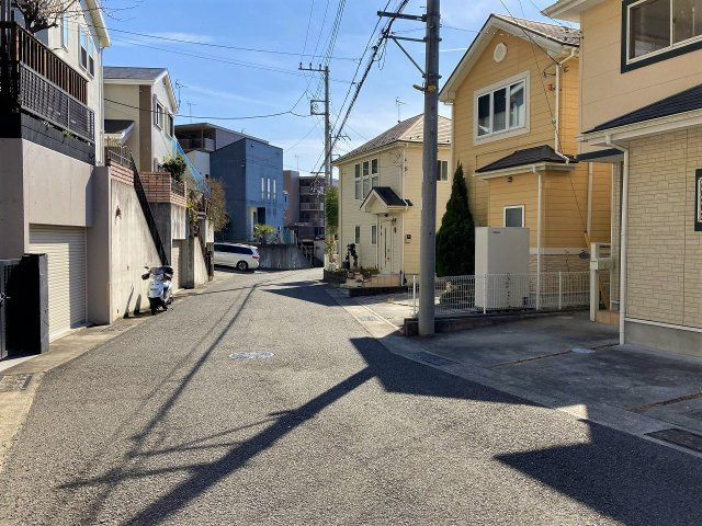 【前面道路含む現地写真】 | □■小田原市国府津 中古戸建■□ | 閑静な住宅地に立地しています。